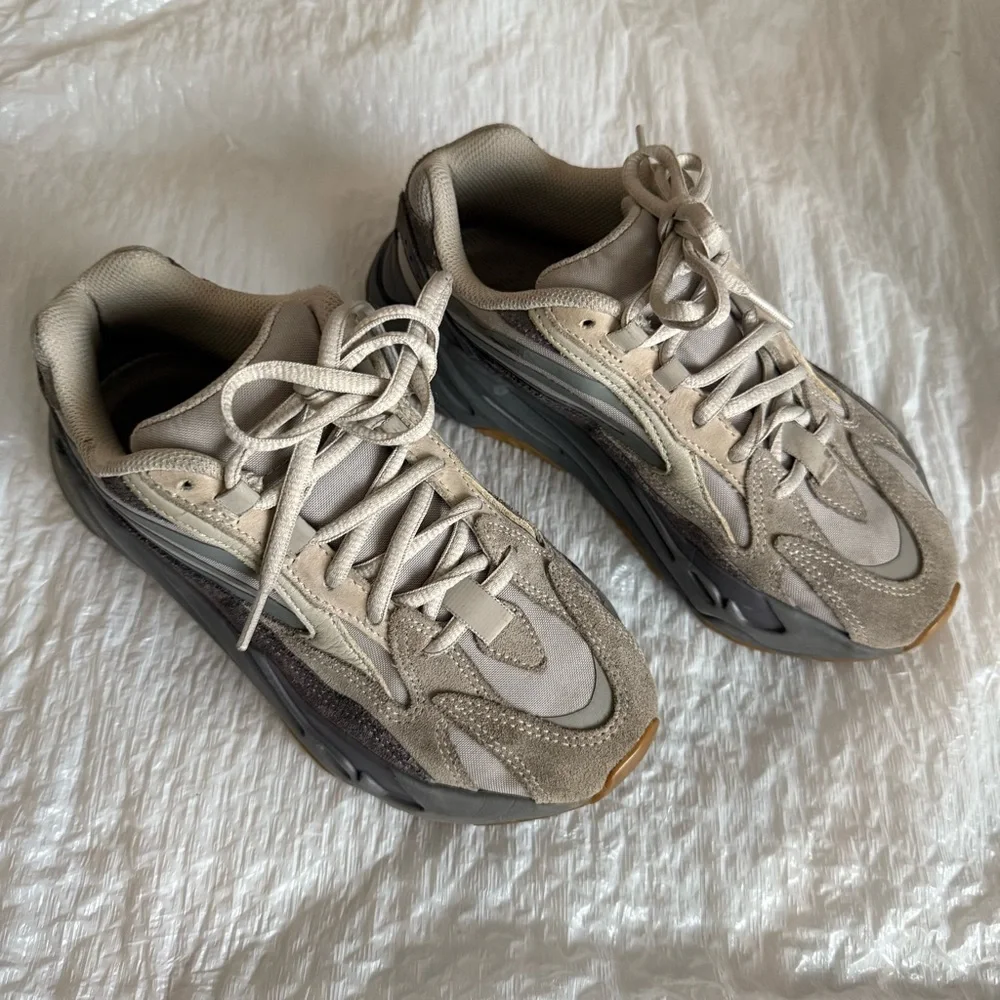 Adidas Yeezy pre-owned Boost 700 sz. 4 Men’s - Picture 2 of 14